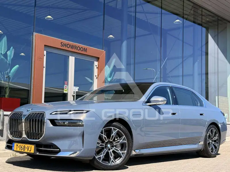 2023 BMW 750