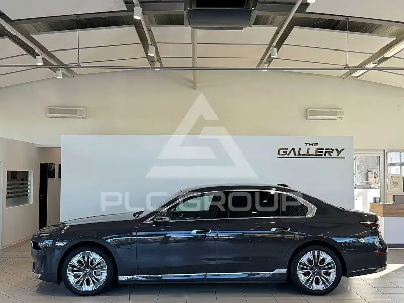 2023 BMW 750