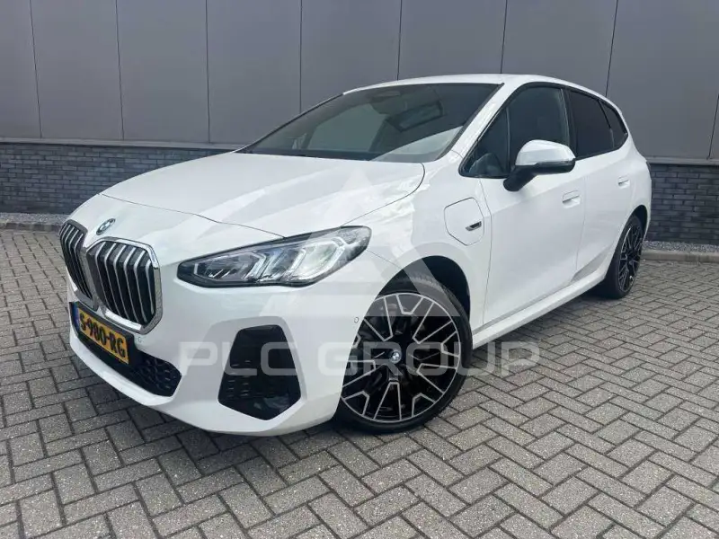 2023 BMW 230