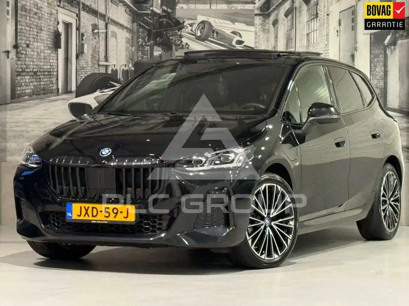 2023 BMW 230