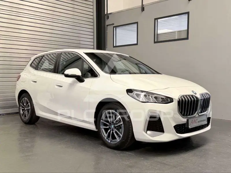 2023 BMW 220