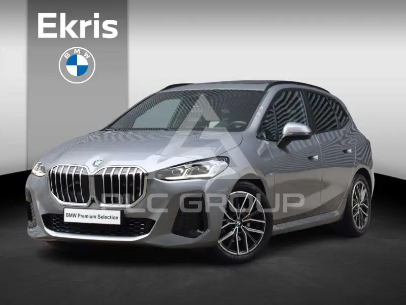 2023 BMW 220