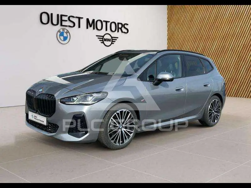 2023 BMW 220
