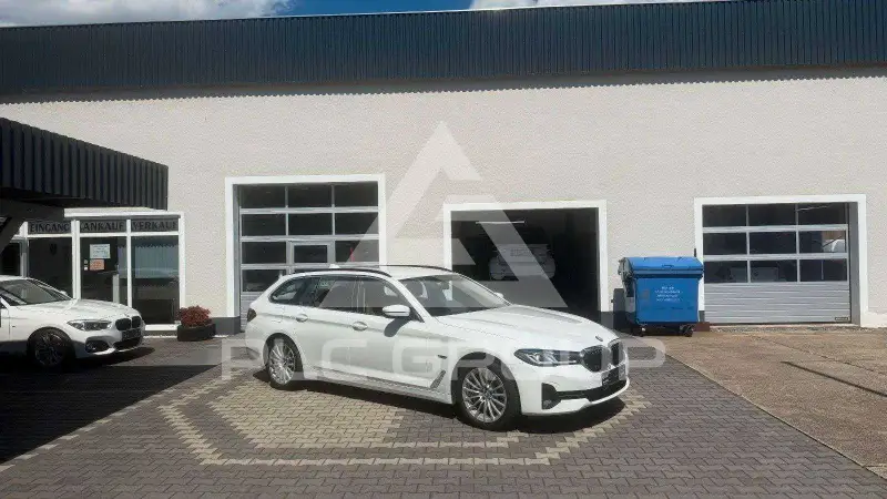 2023 BMW 530