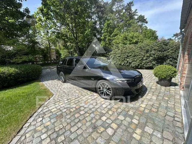 2023 BMW 530