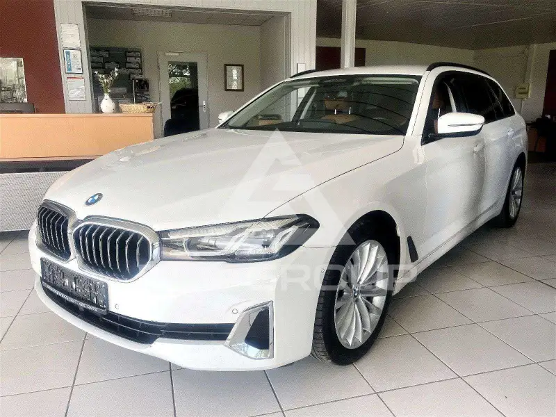2023 BMW 530
