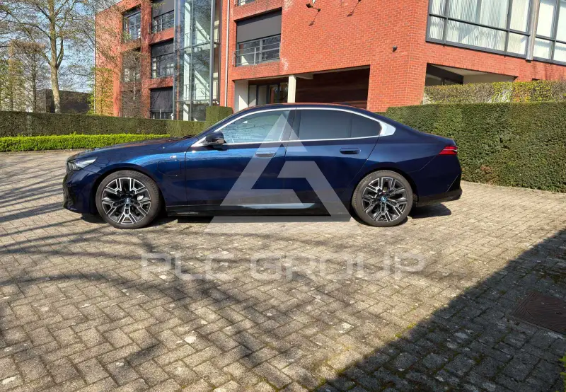 2023 BMW 550