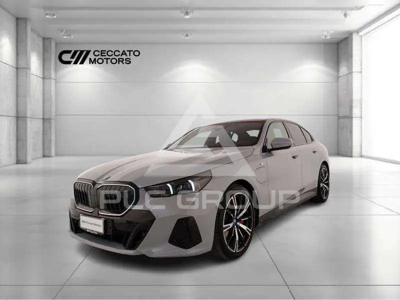 2023 BMW 550