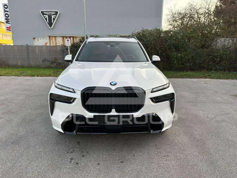 2023 BMW X7