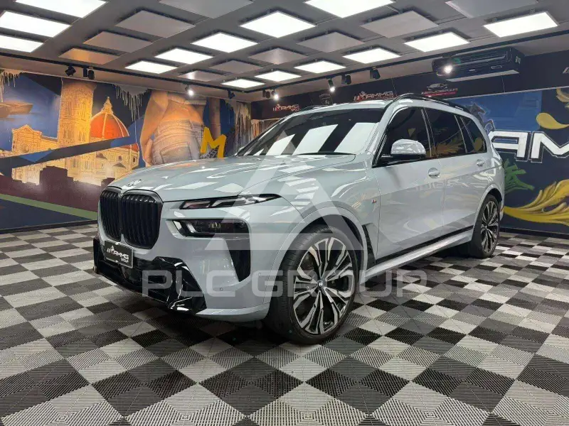 2023 BMW X7