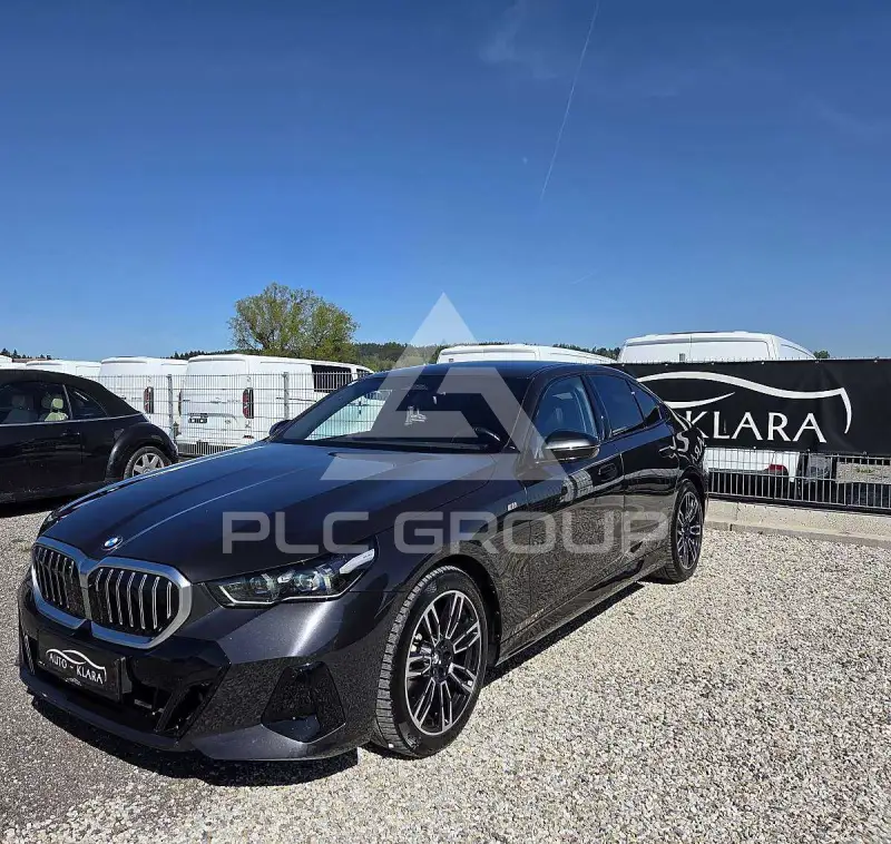 2023 BMW 520
