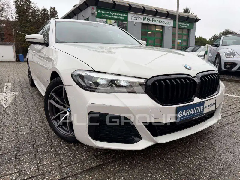 2023 BMW 520