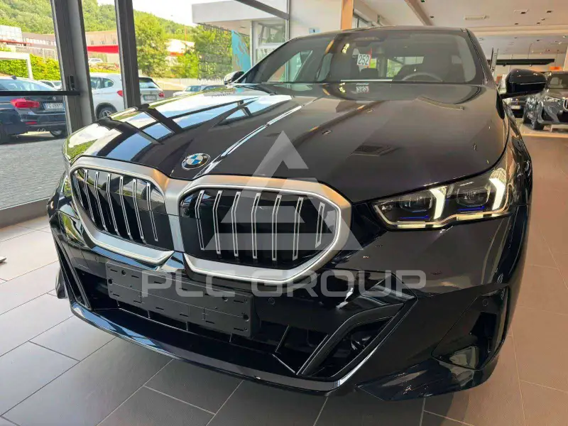 2023 BMW 520