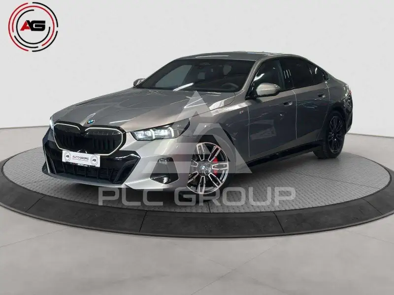 2023 BMW 520