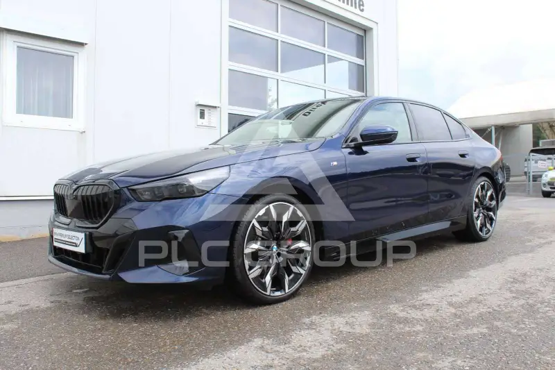 2023 BMW 520