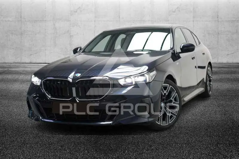 2023 BMW 520