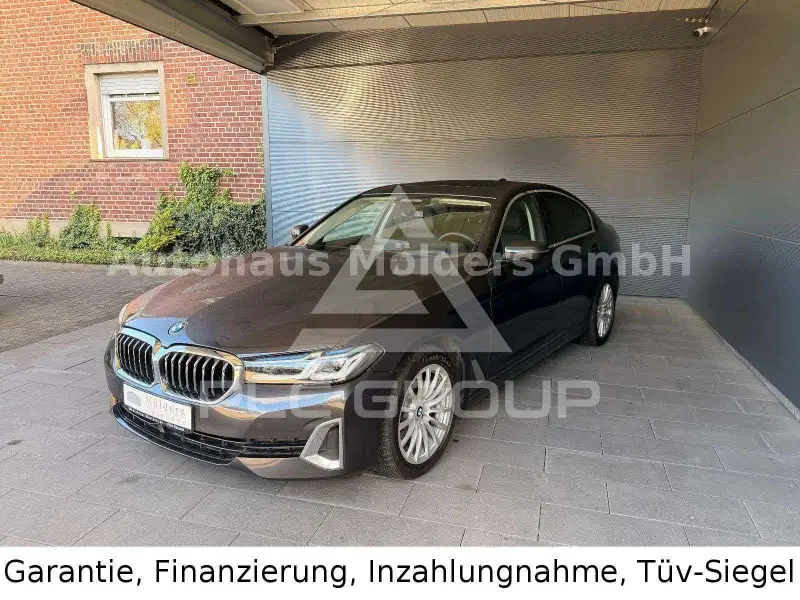 2023 BMW 520