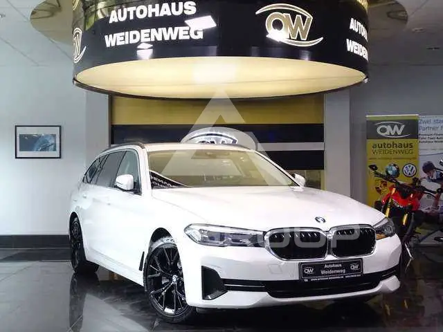 2023 BMW 520