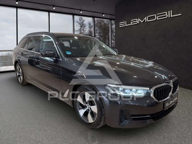 2023 BMW 520