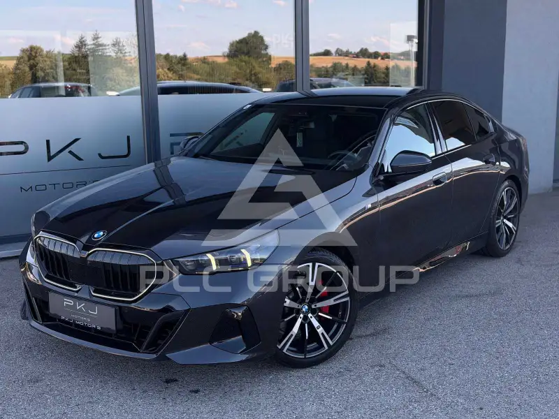 2023 BMW 520