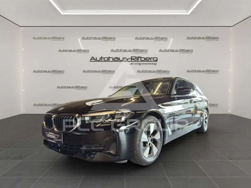 2023 BMW 520