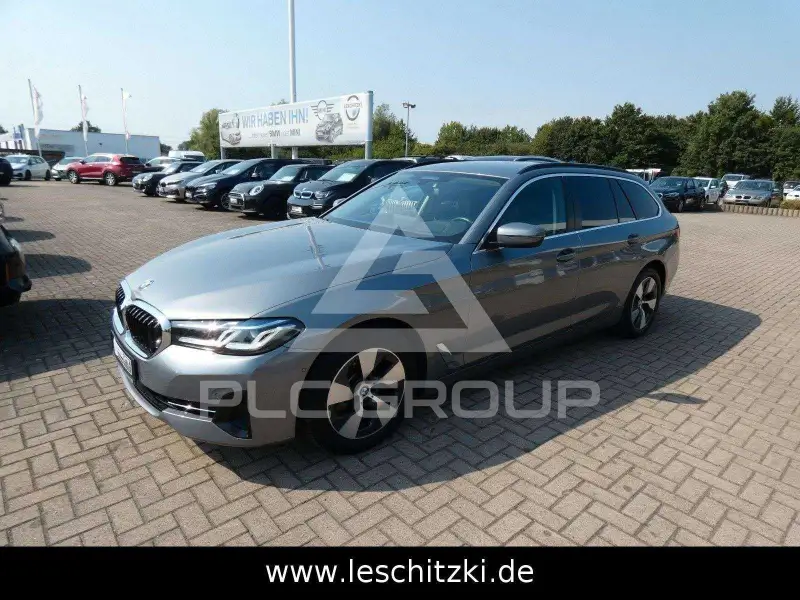 2023 BMW 520