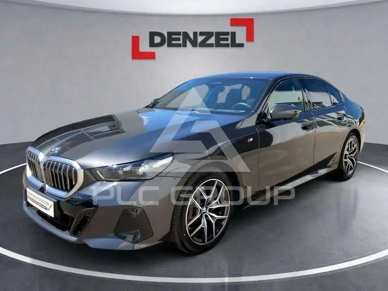 2023 BMW 520