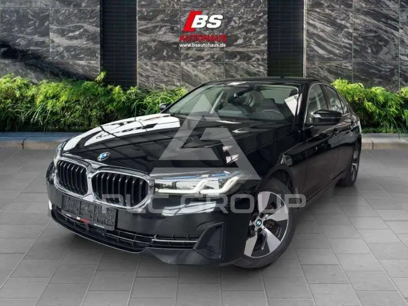 2023 BMW 520