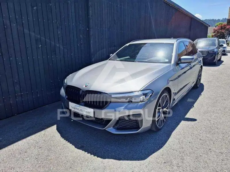2023 BMW 520