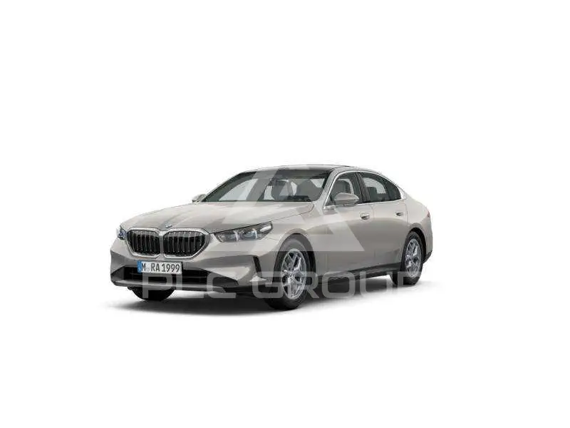 2023 BMW 520