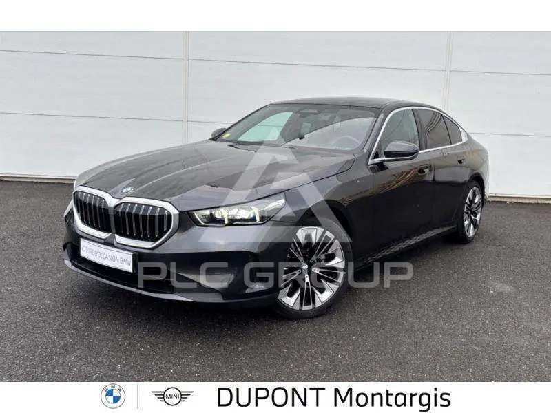 2023 BMW 520
