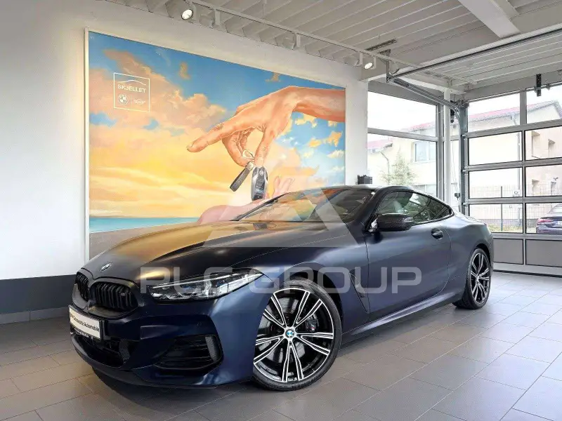 2023 BMW M8
