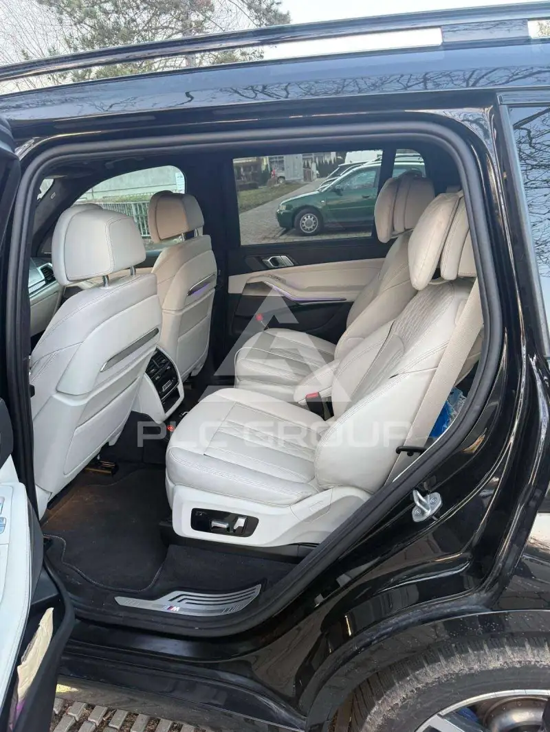 2023 BMW X7