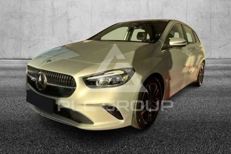 2023 Mercedes Benz B 200