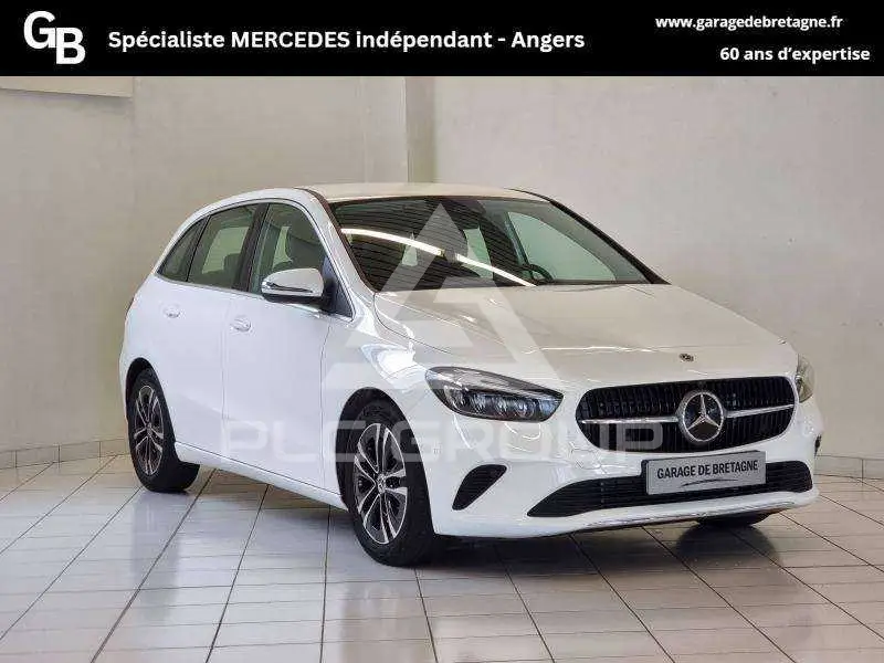 2023 Mercedes Benz B 180