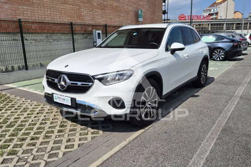 2023 Mercedes Benz GLC 220