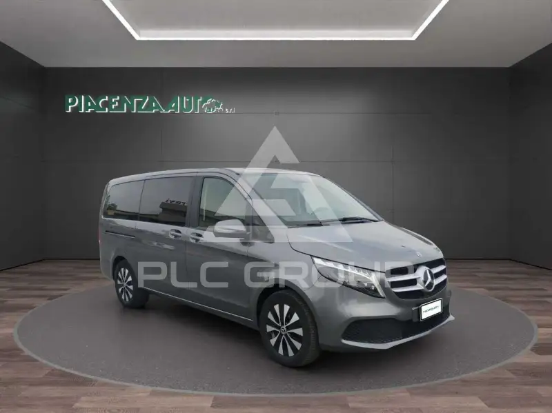 2023 Mercedes Benz V 300