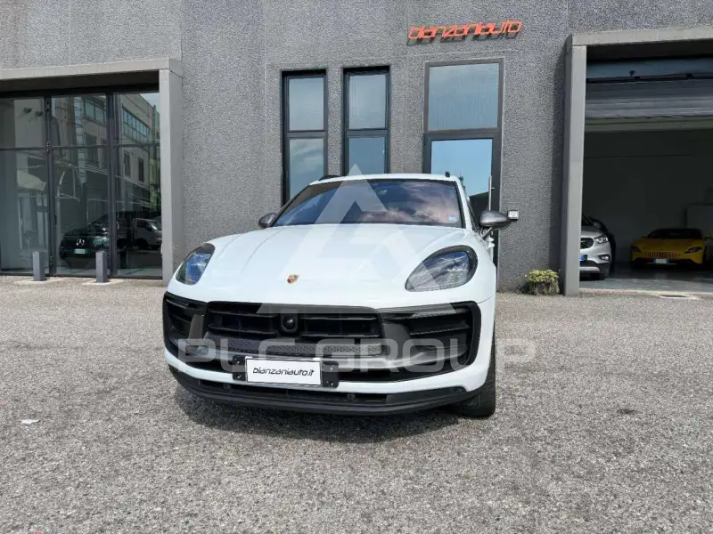 2023 Porsche MACAN
