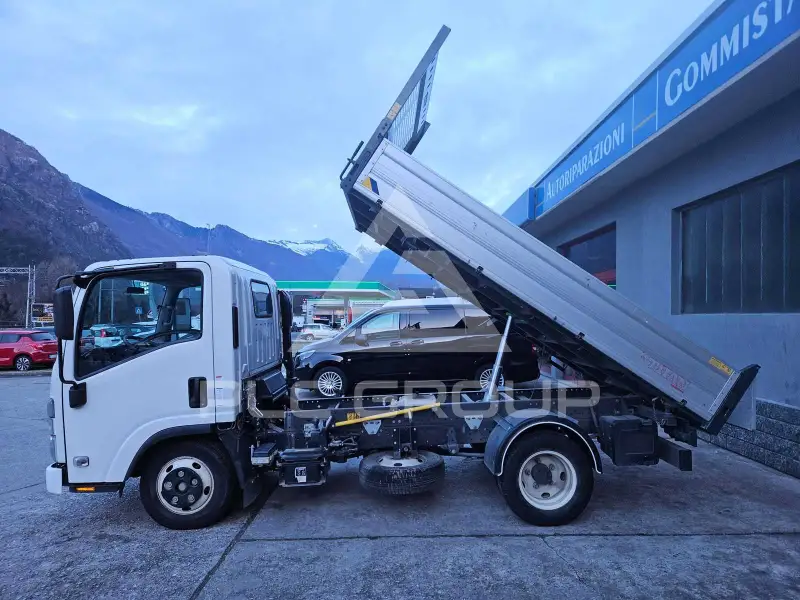 2023 Isuzu 