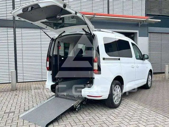 2023 Ford Tourneo
