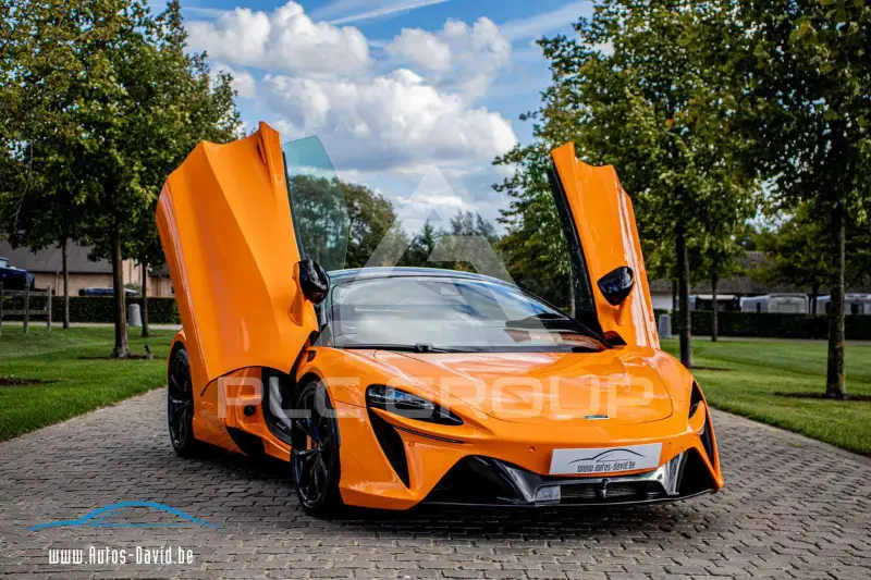 2023 McLaren ARTURA