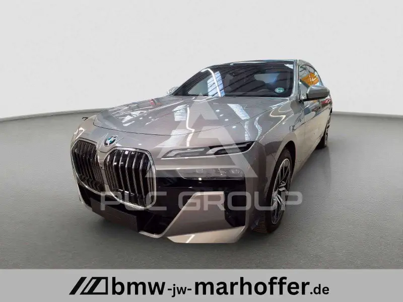 2025 BMW 740