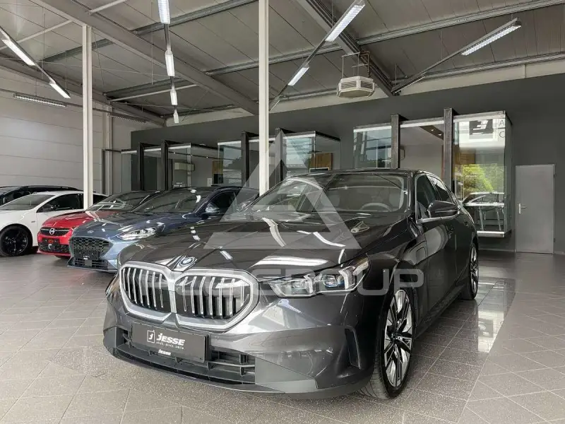 2024 BMW 550