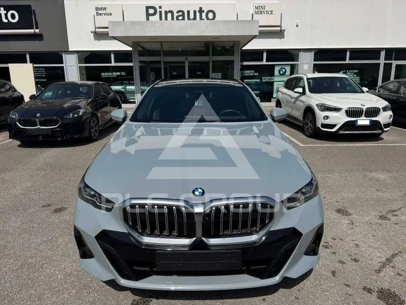 2024 BMW 520
