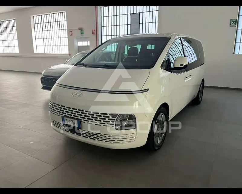 2024 Hyundai Staria