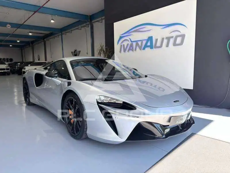 2024 McLaren ARTURA