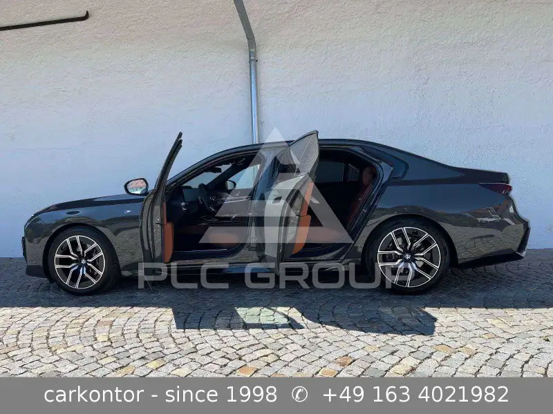 2025 BMW 740