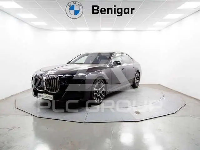 2025 BMW 740