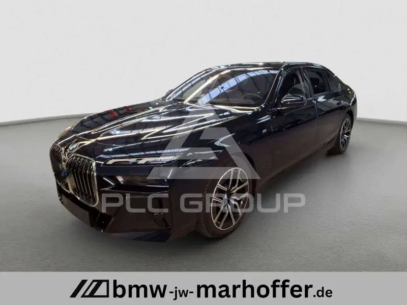 2025 BMW 740