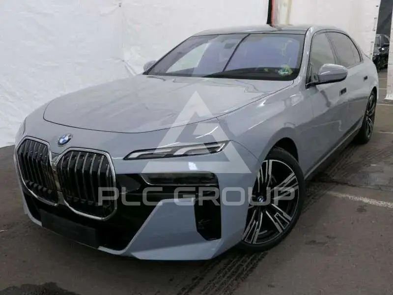 2025 BMW 740